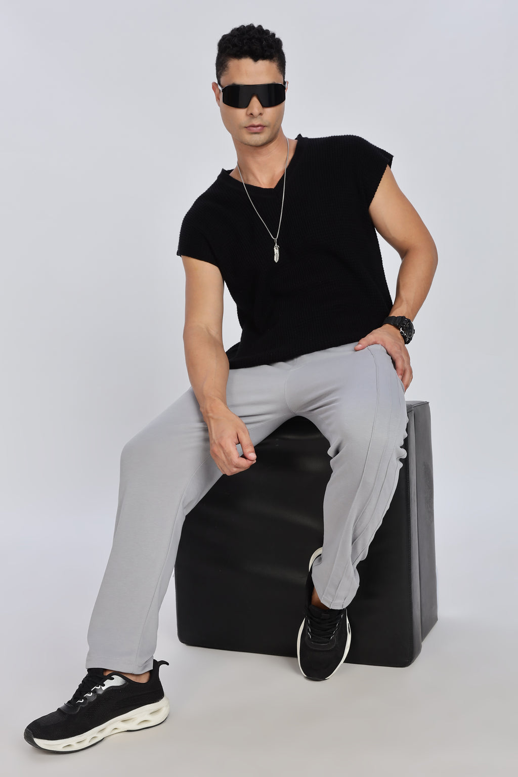 Men Grey Casual Jogger with Drawstring Waist & Side Pockets