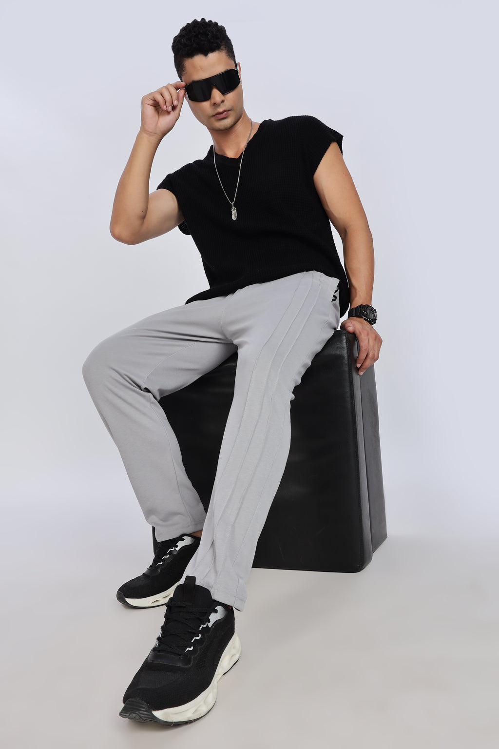 Men Grey Casual Jogger with Drawstring Waist & Side Pockets